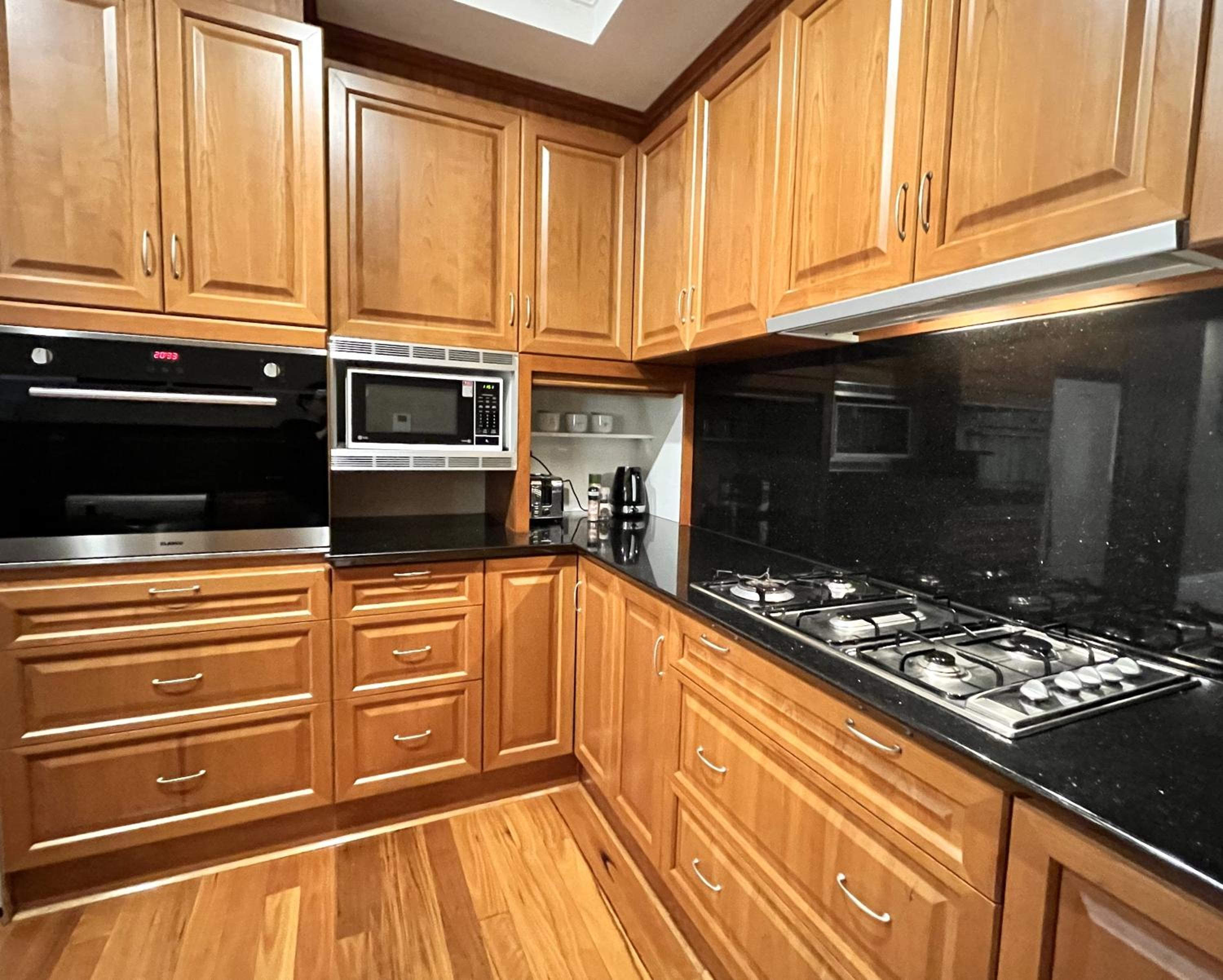 59 Lakeside Luxury Views 2br 2baparking