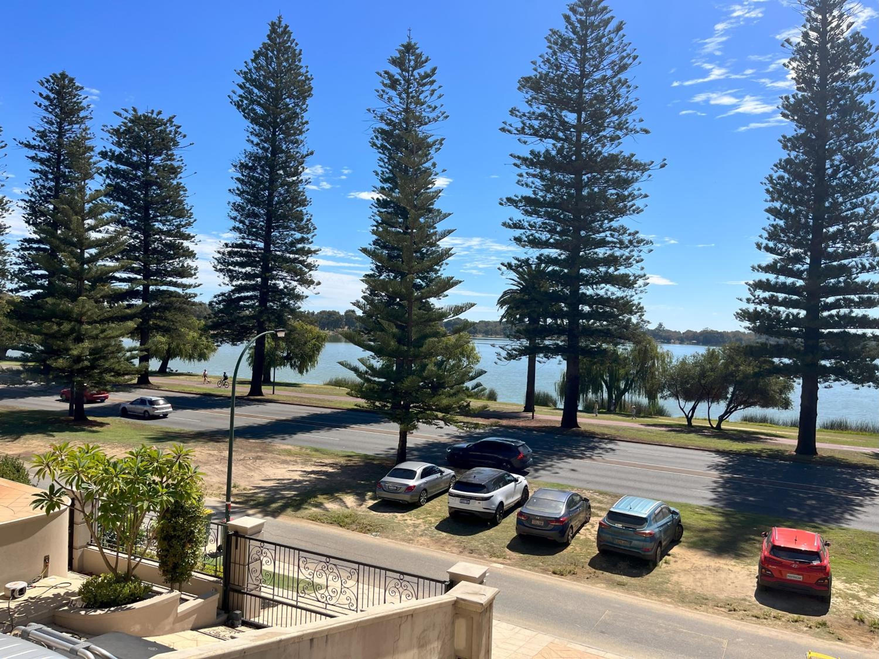 59 Lakeside Luxury Views 2br 2baparking