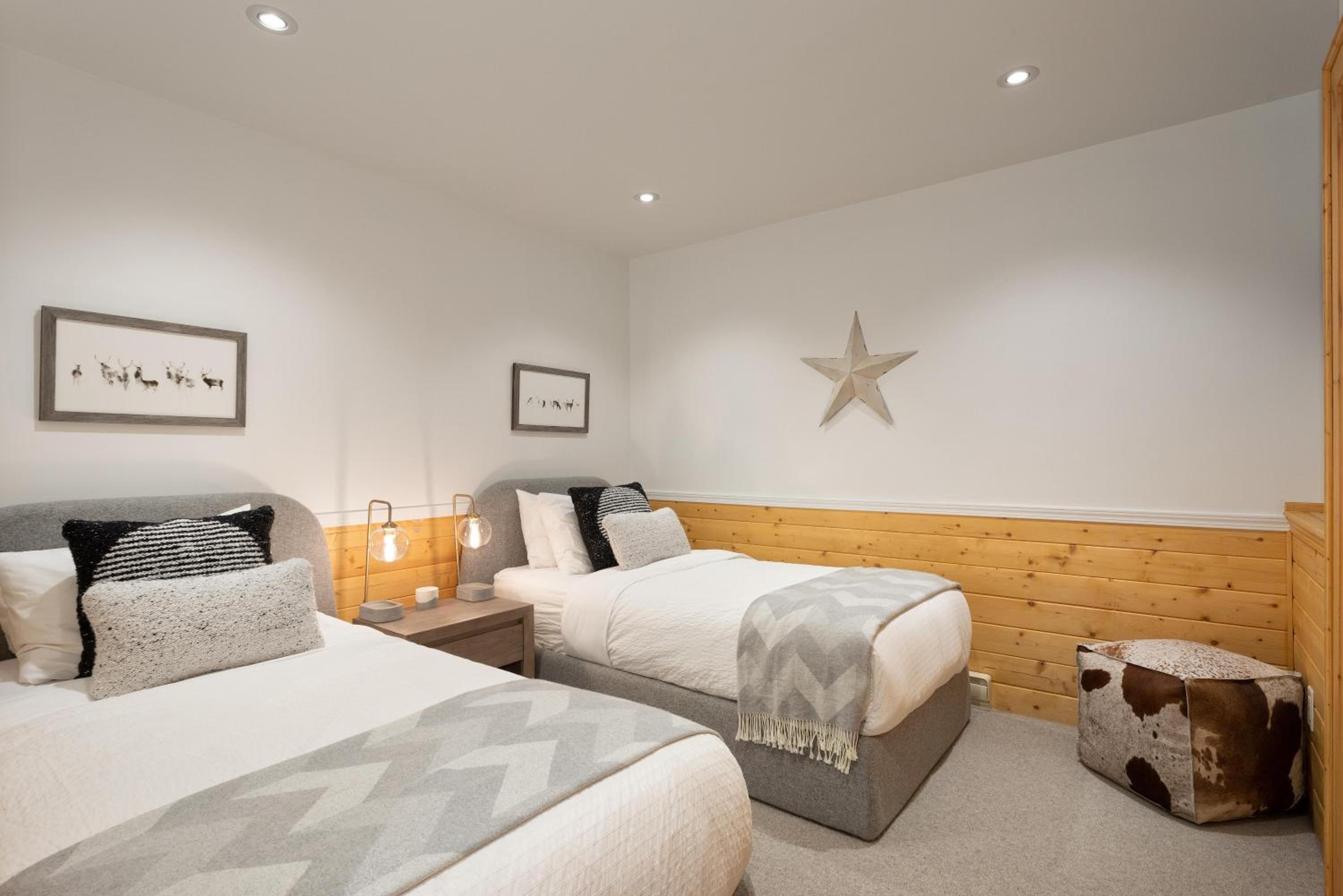 Pinnacle Ridge 34 - Ski In Ski Out, Private Hot Tub, Recently Renovated, Gas Fireplace