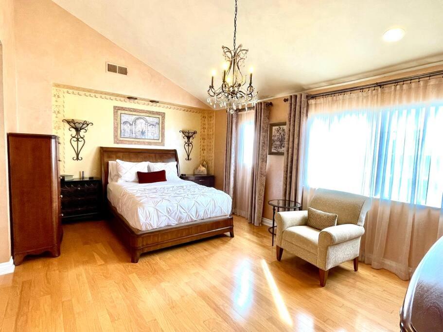CASA LUX MONICA Prime Santa Monica Luxury Home ONE-OF-A-KIND
