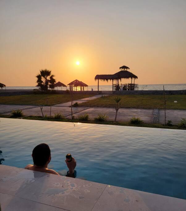 Espectacular casa frente al mar 1era fila con piscina privada - main view