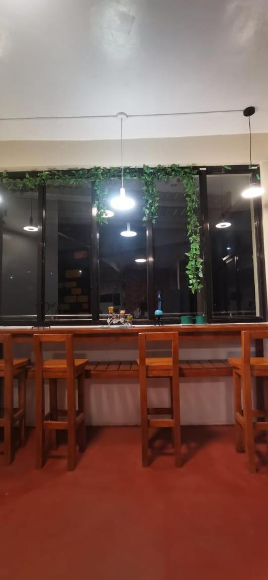 Cool Breeze Lodge and Cafe