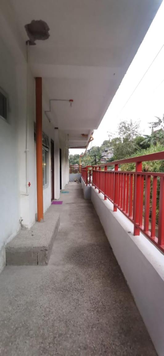 Cool Breeze Lodge and Cafe