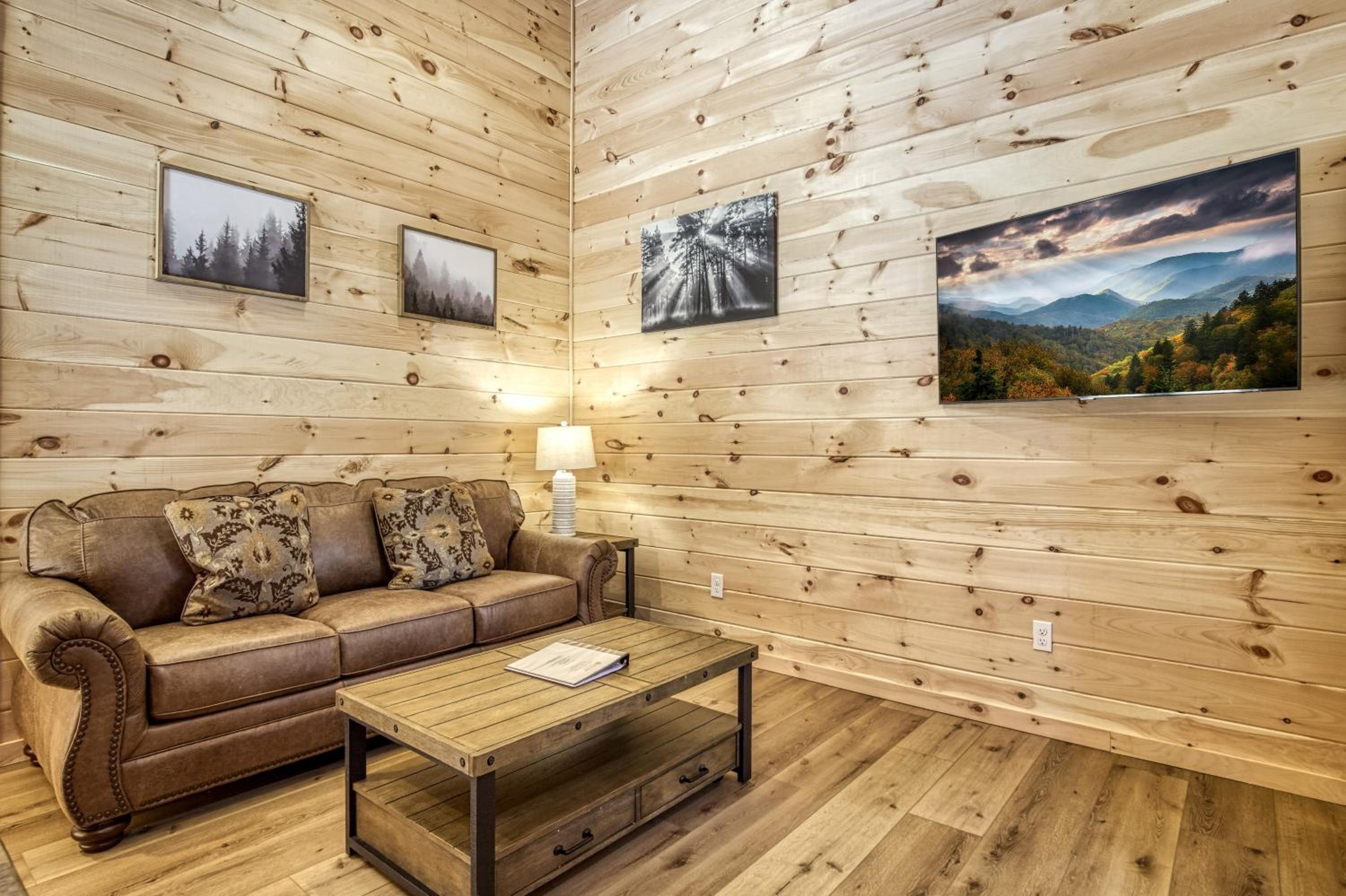 Misty Cove Cabin, Pickleball Court, Creek, WIFI, Mountain Views, No Cleaning Fee view 5