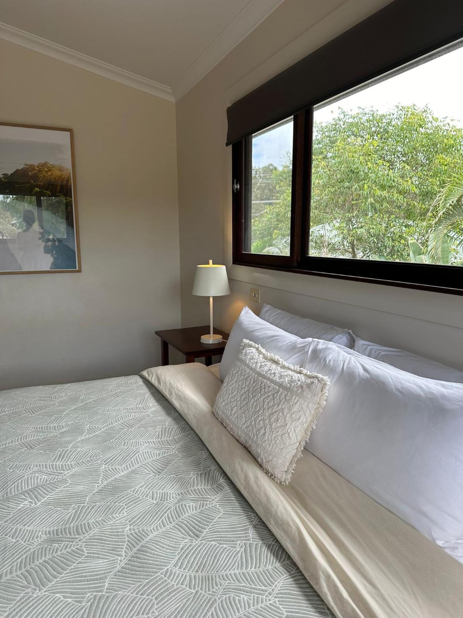 Away Guesthouse- Away on Shirley Lane