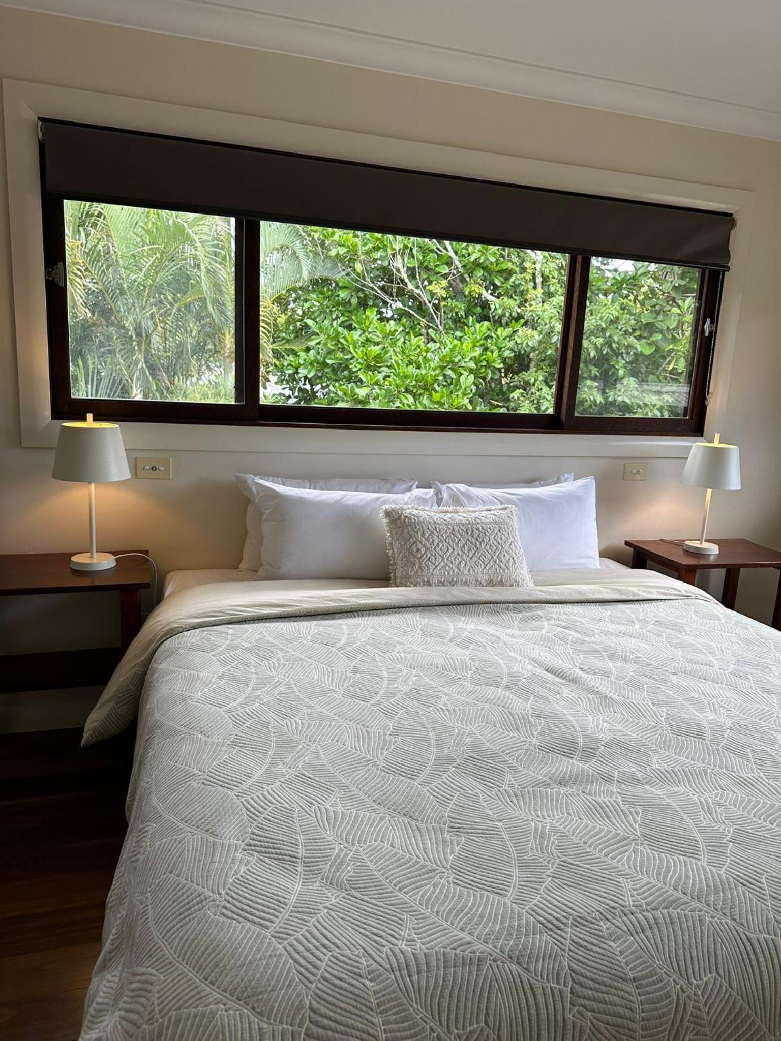Away Guesthouse- Away on Shirley Lane