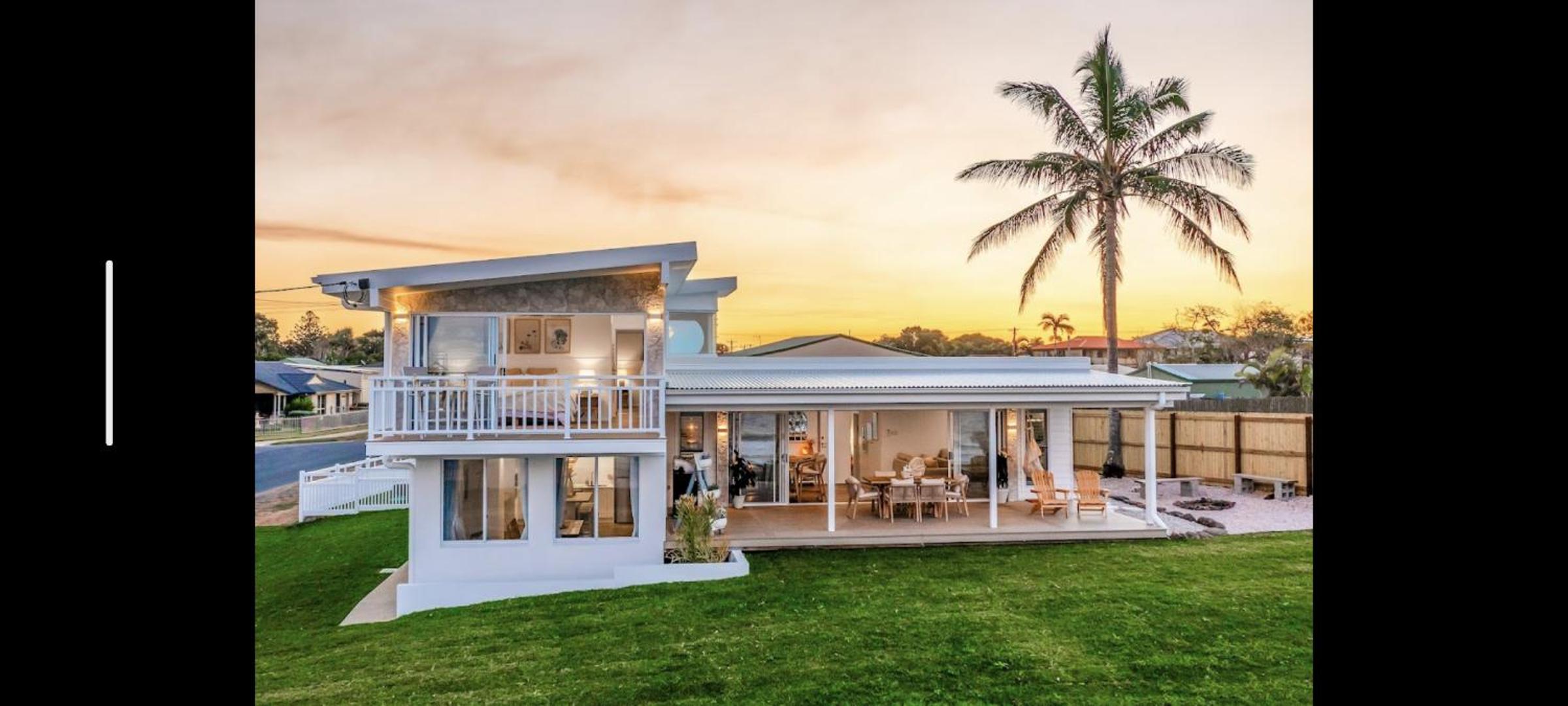 OceanMist Holiday Home - beachfront property!