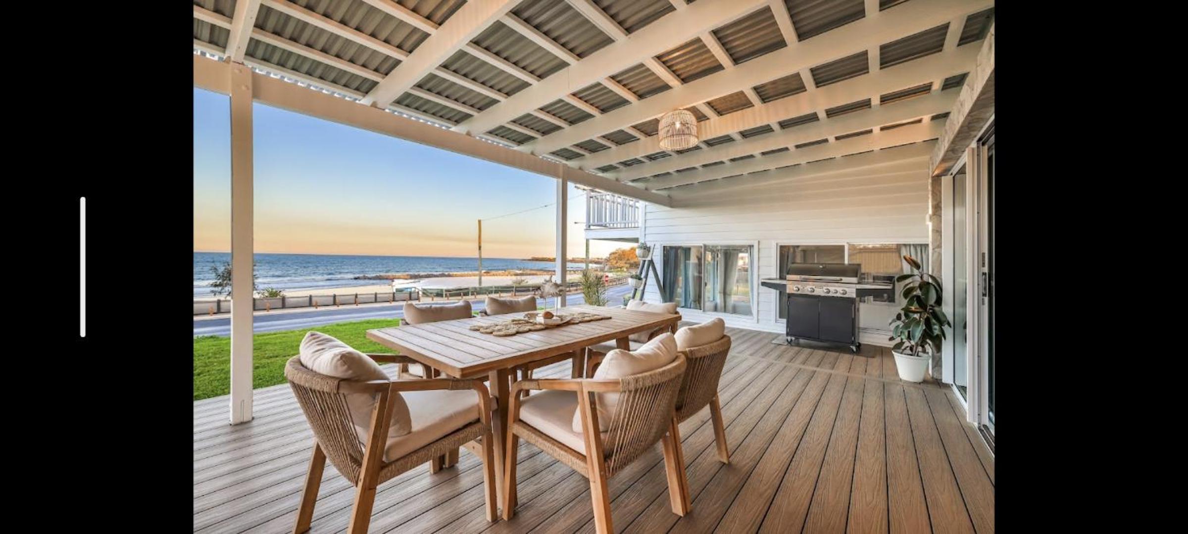 OceanMist Holiday Home - beachfront property!