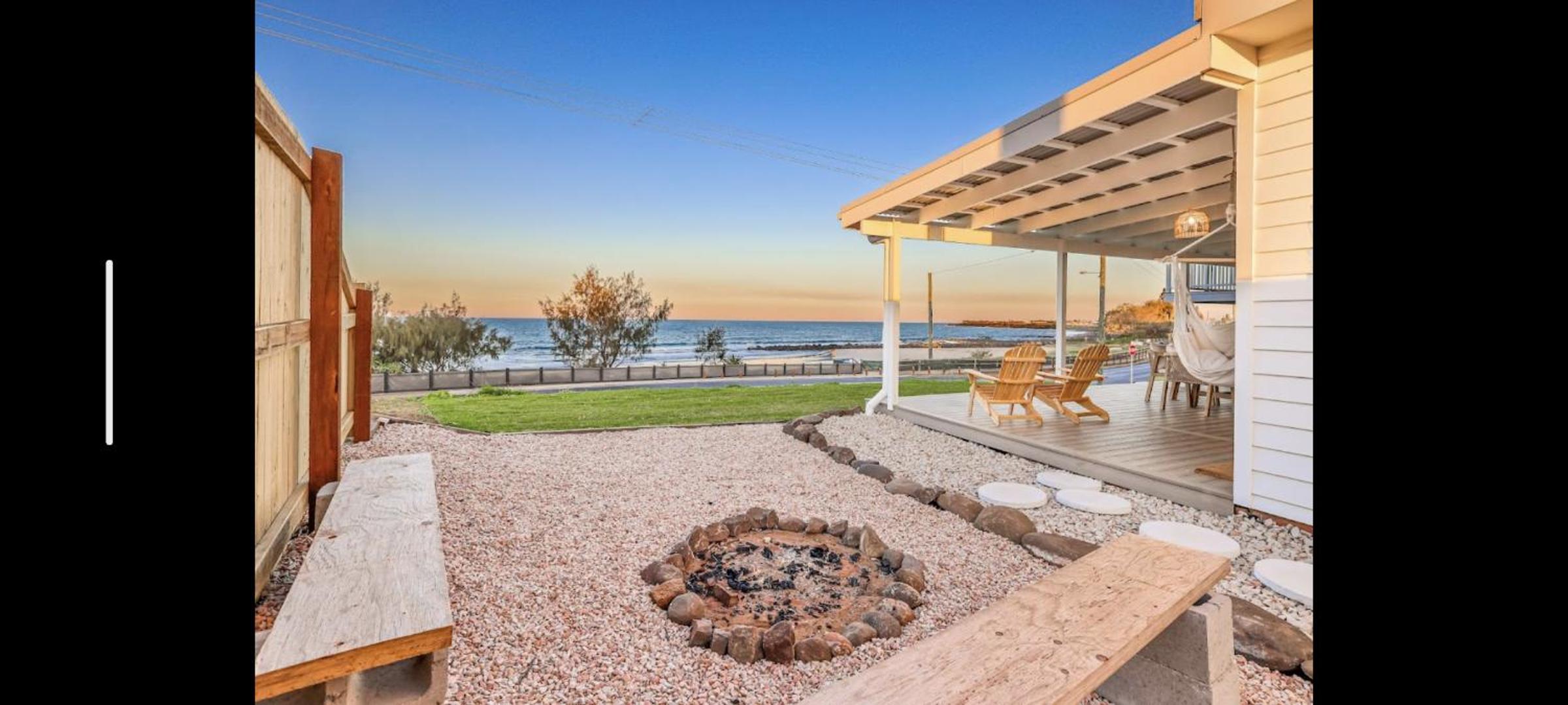 OceanMist Holiday Home - beachfront property!