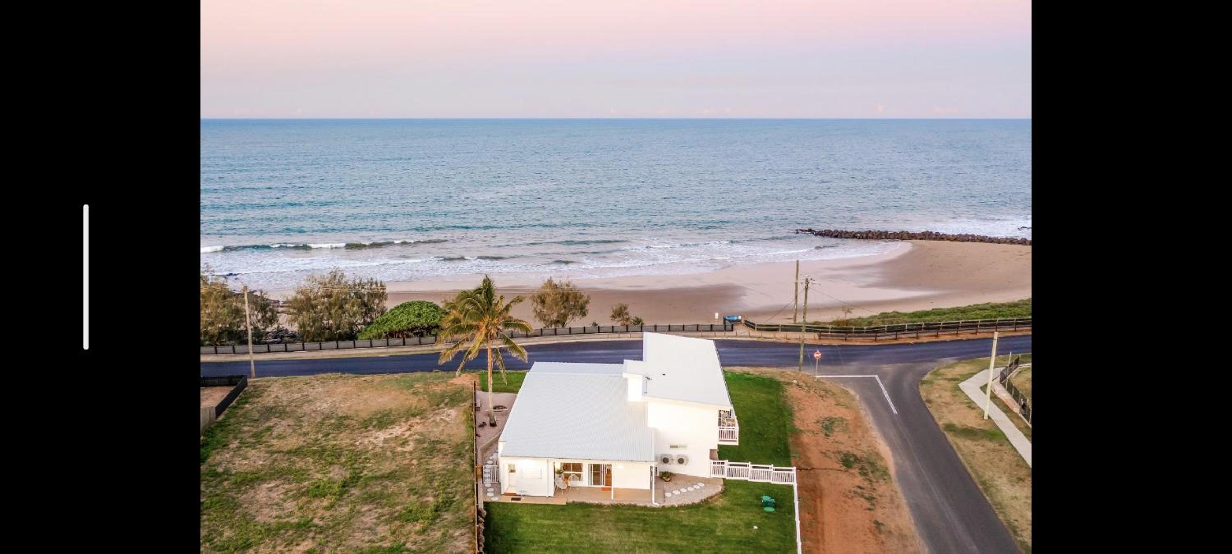 OceanMist Holiday Home - beachfront property!