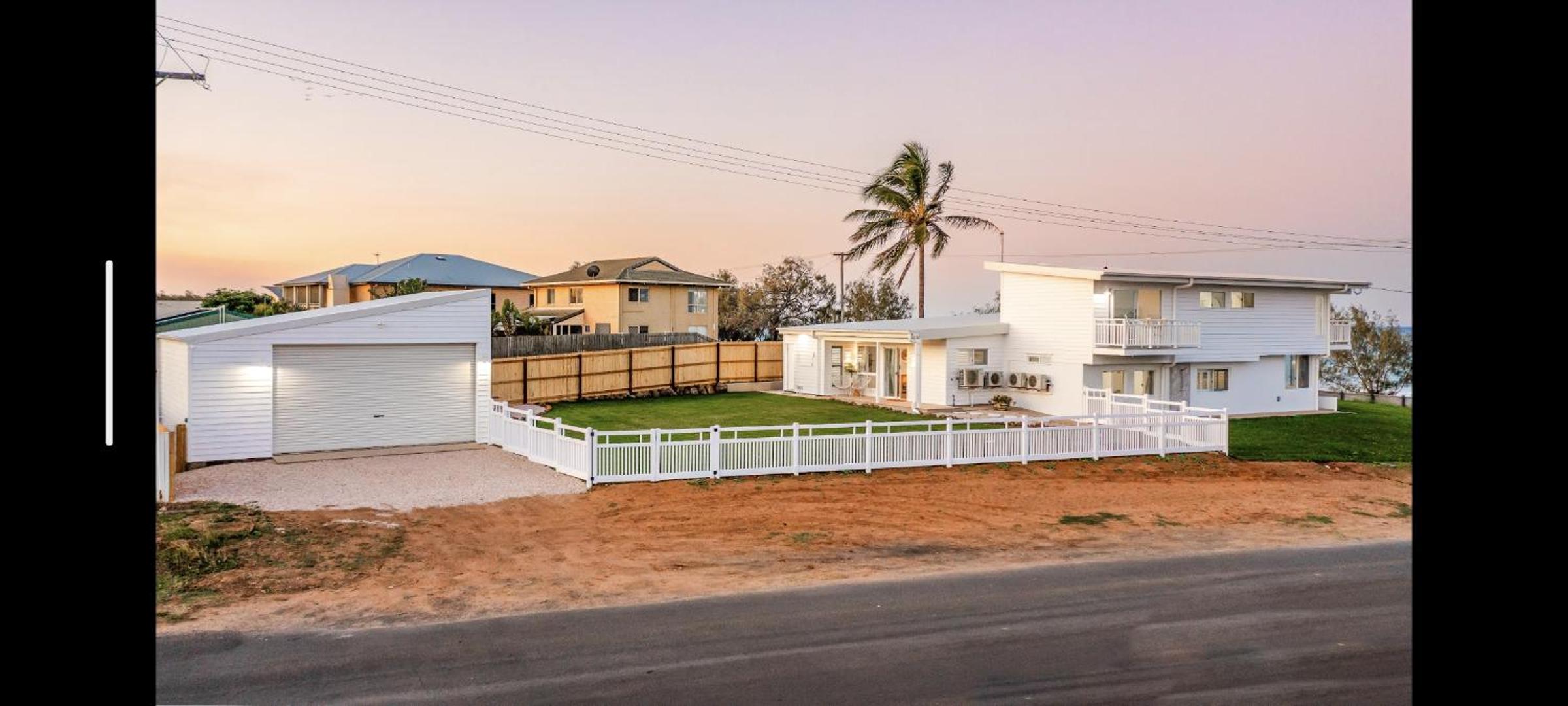 OceanMist Holiday Home - beachfront property!