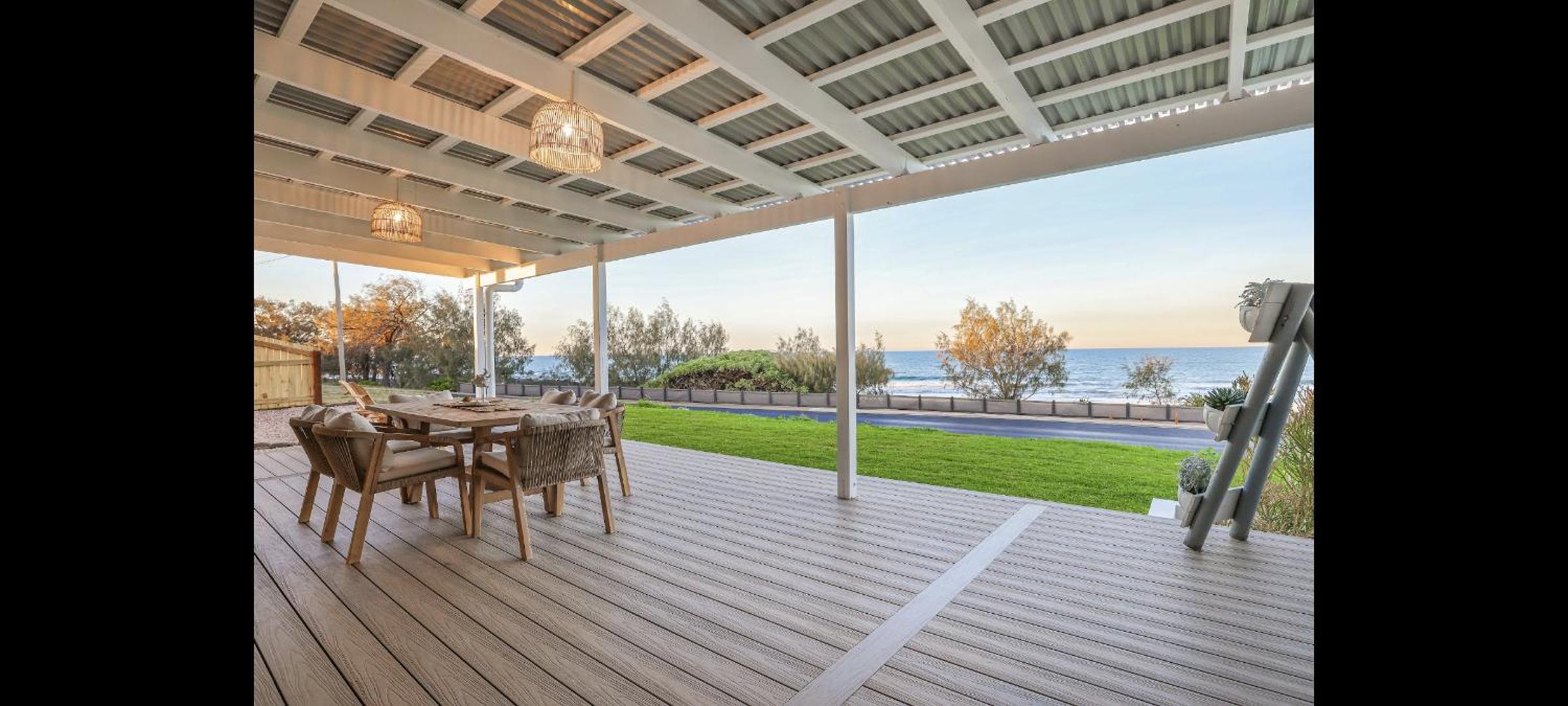 OceanMist Holiday Home - beachfront property!