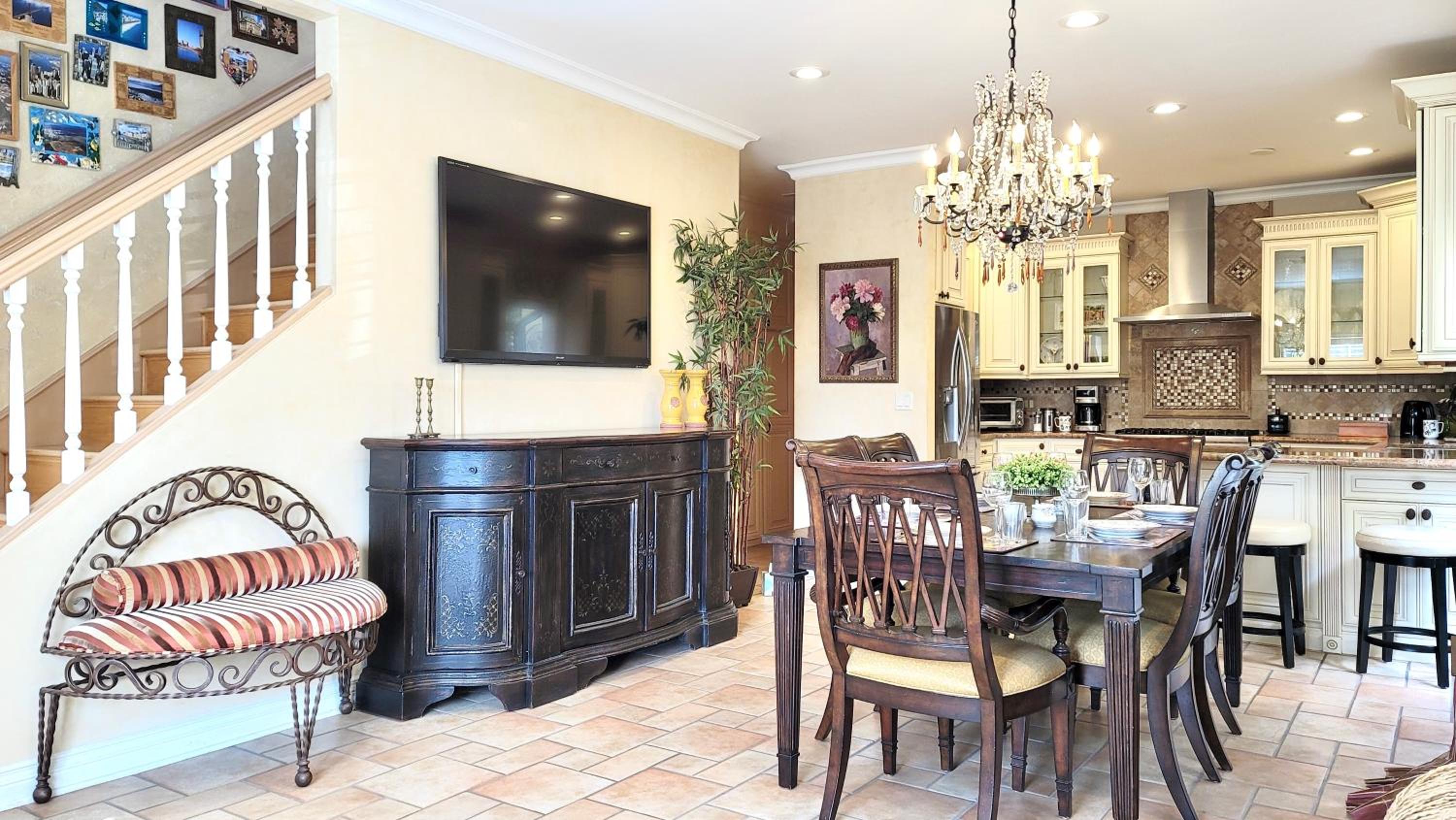 CASA LUX MONICA Prime Santa Monica Luxury Home ONE-OF-A-KIND