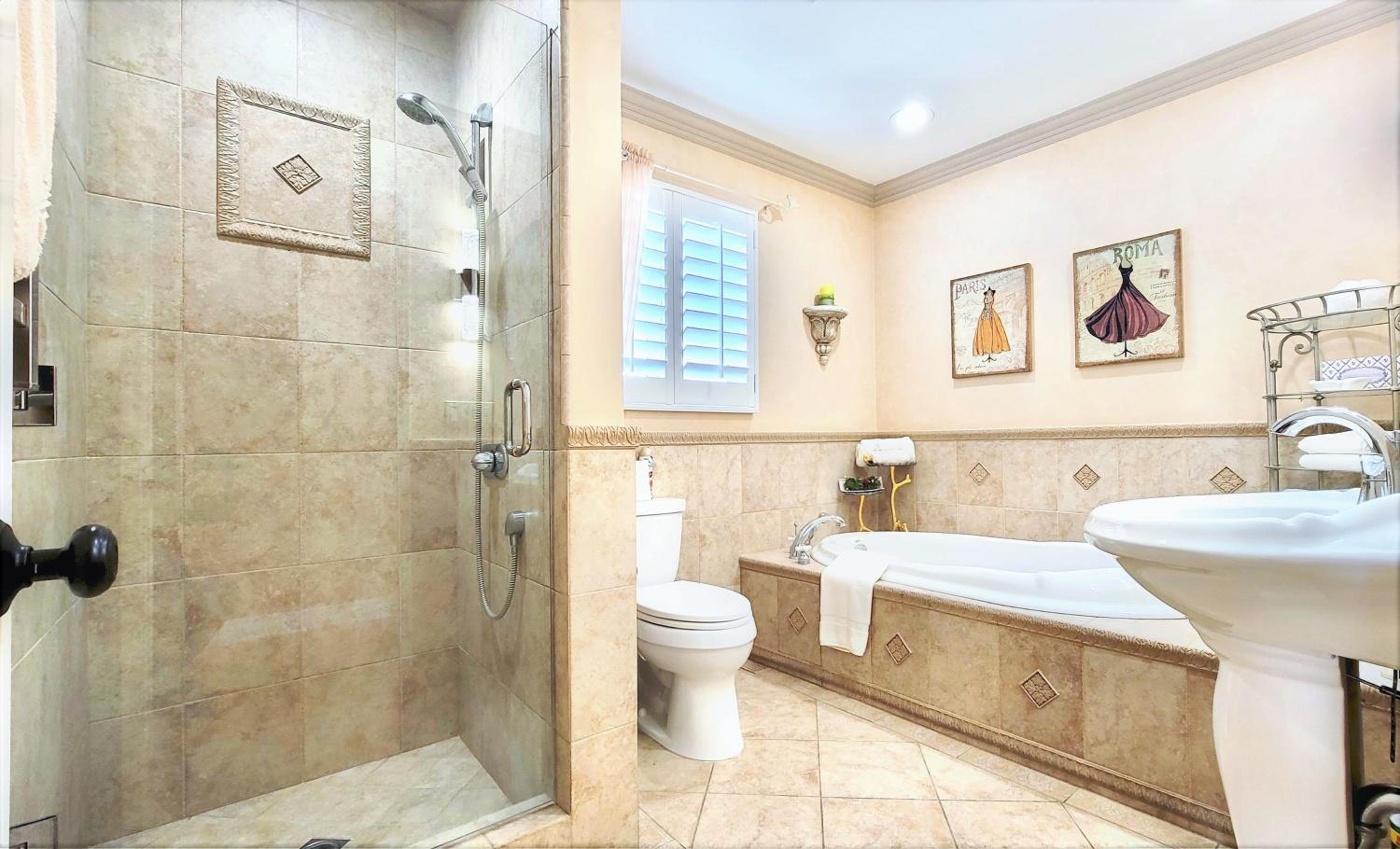 CASA LUX MONICA Prime Santa Monica Luxury Home ONE-OF-A-KIND