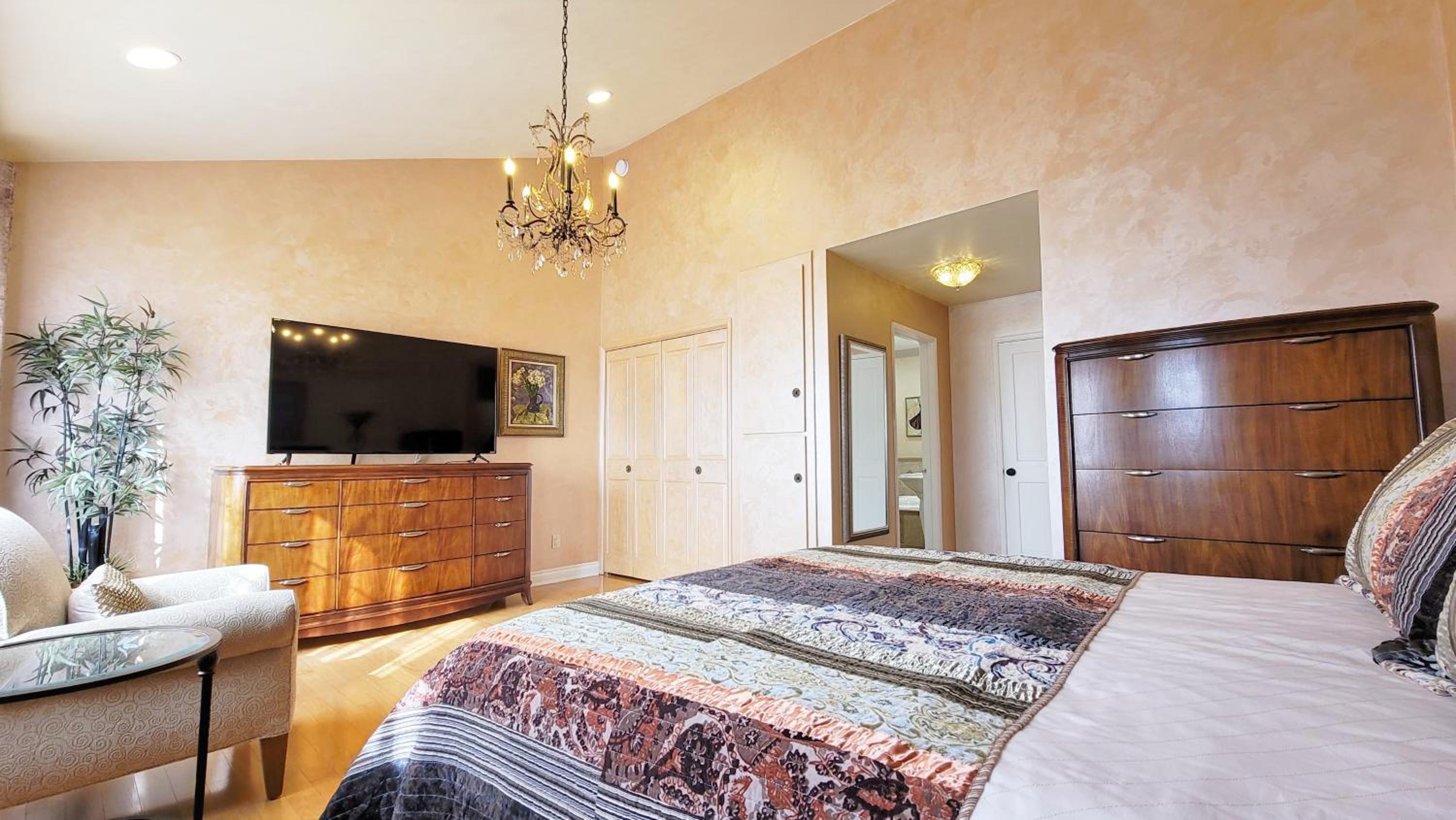 CASA LUX MONICA Prime Santa Monica Luxury Home ONE-OF-A-KIND