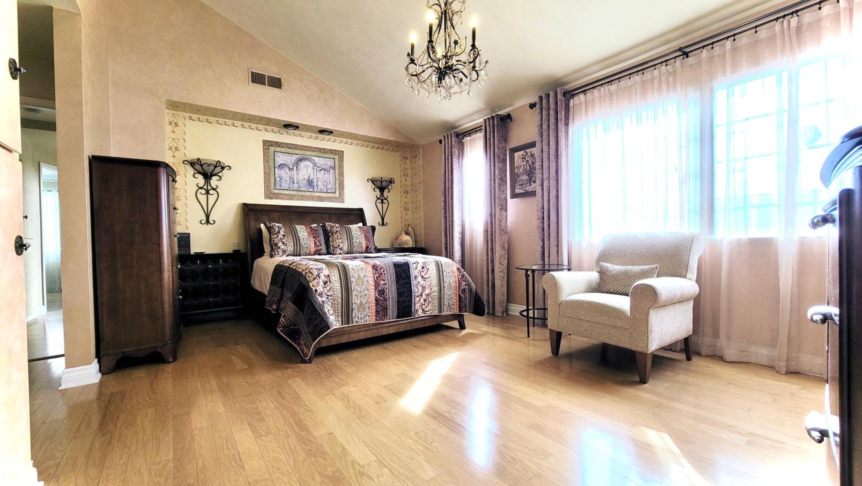 CASA LUX MONICA Prime Santa Monica Luxury Home ONE-OF-A-KIND