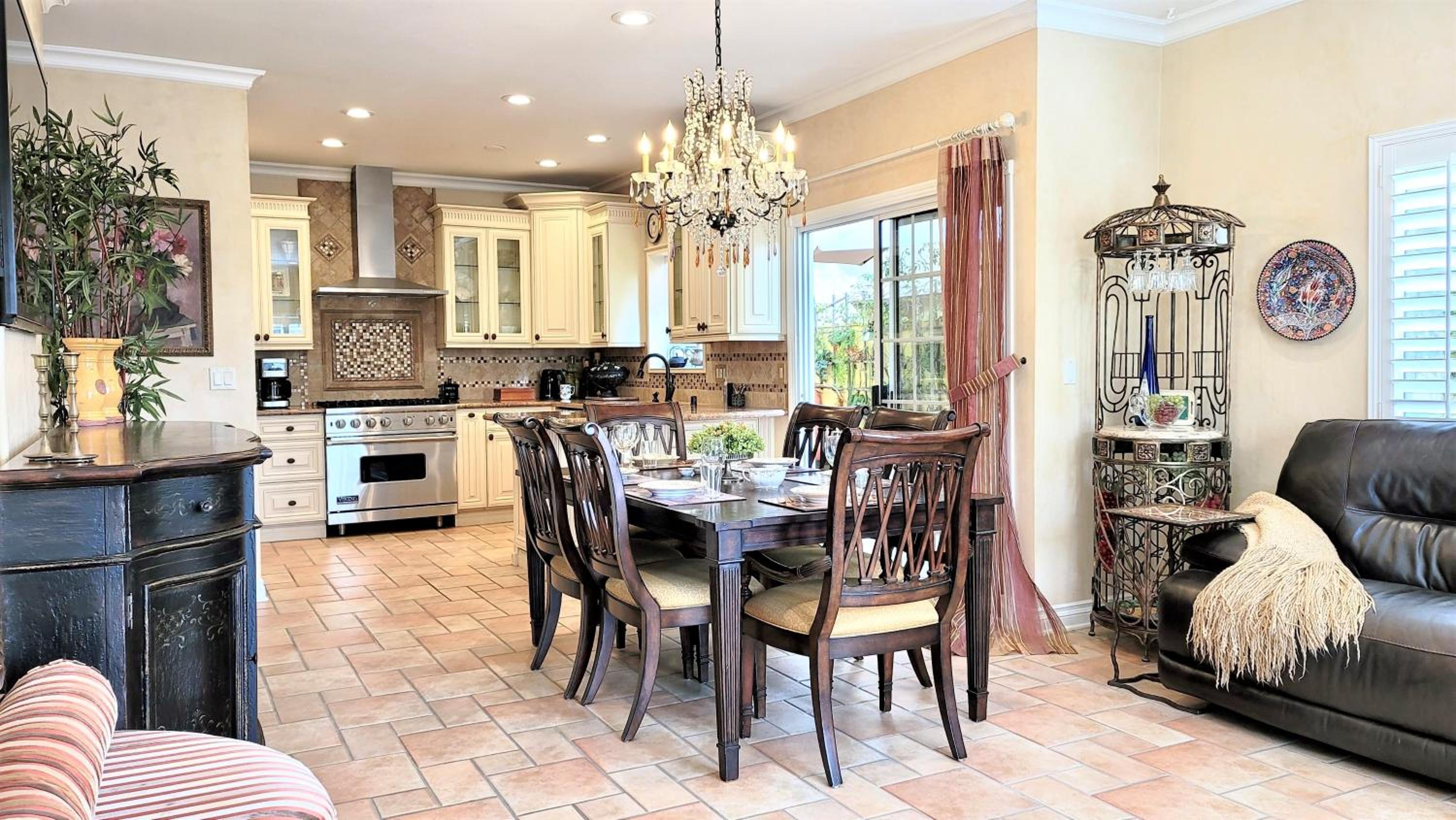 CASA LUX MONICA Prime Santa Monica Luxury Home ONE-OF-A-KIND