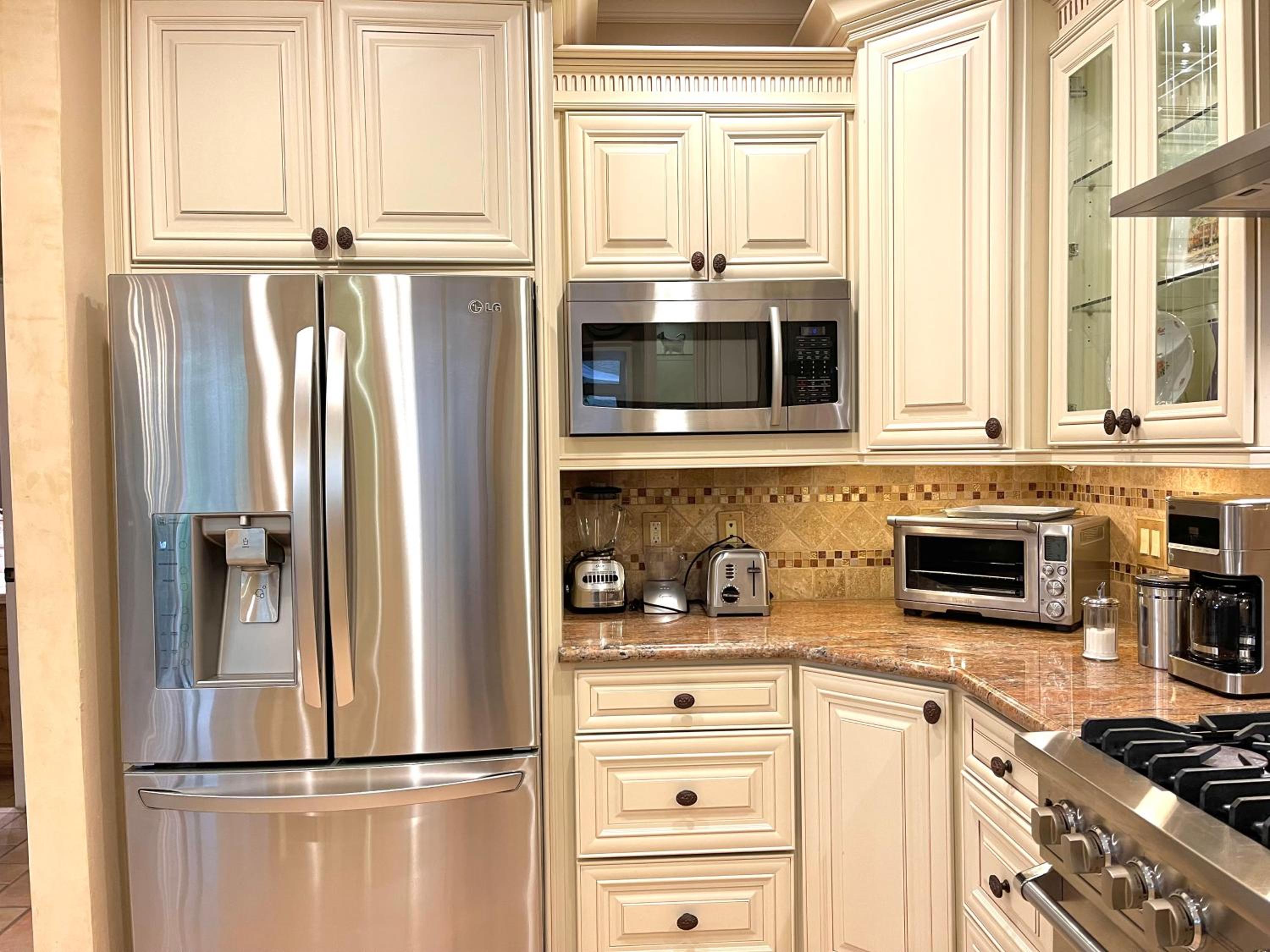 CASA LUX MONICA Prime Santa Monica Luxury Home ONE-OF-A-KIND