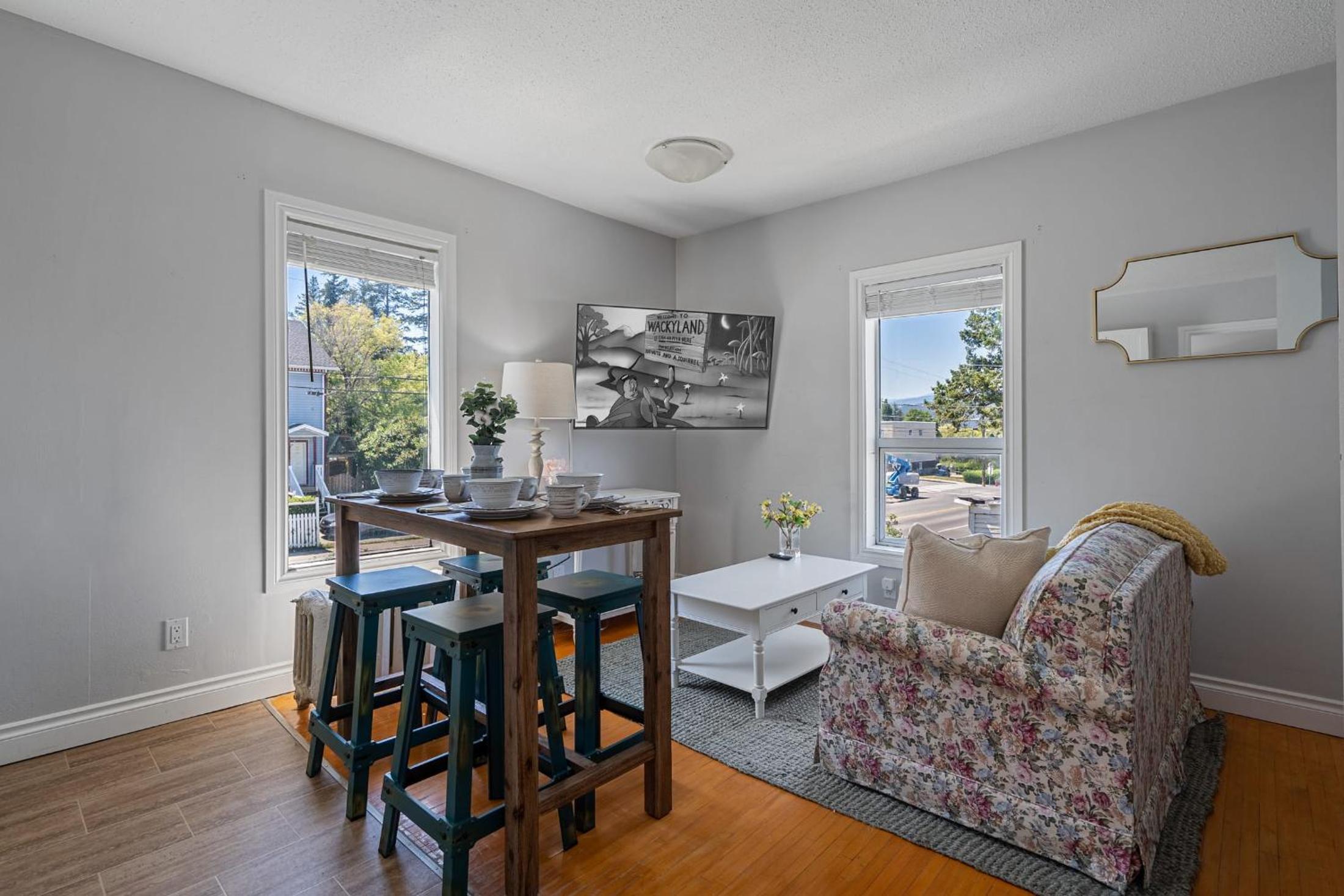 Hotel Victorian Suite No Service Fees Heritage Home - Image 1