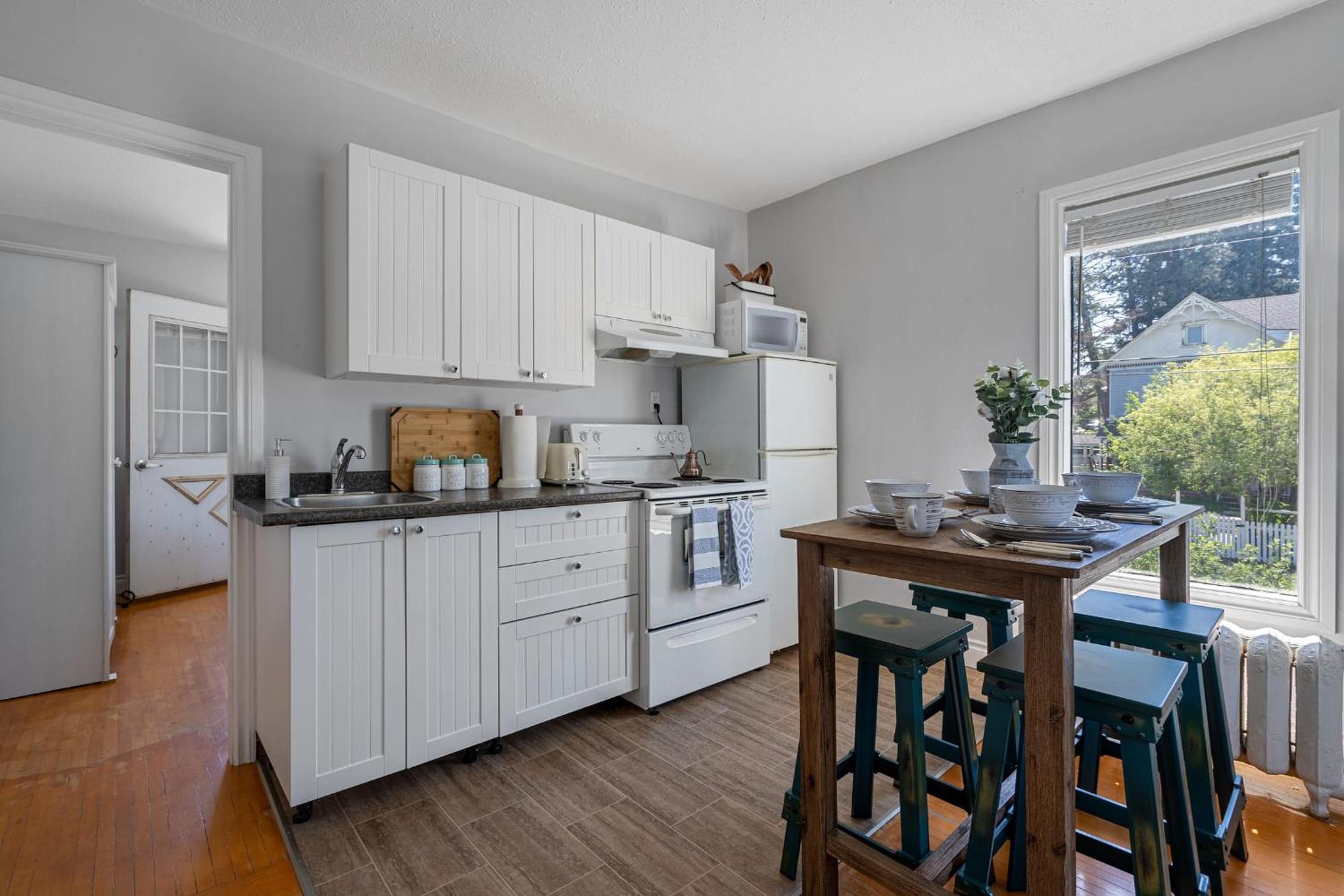 Cranbrook Vacations - Victorian Suite No Service Fees Heritage Home - Property Image 3