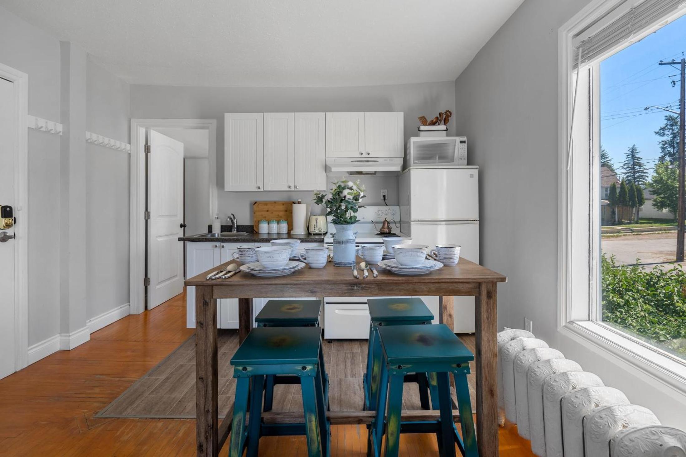 Cranbrook Vacations - Victorian Suite No Service Fees Heritage Home - Property Image 5