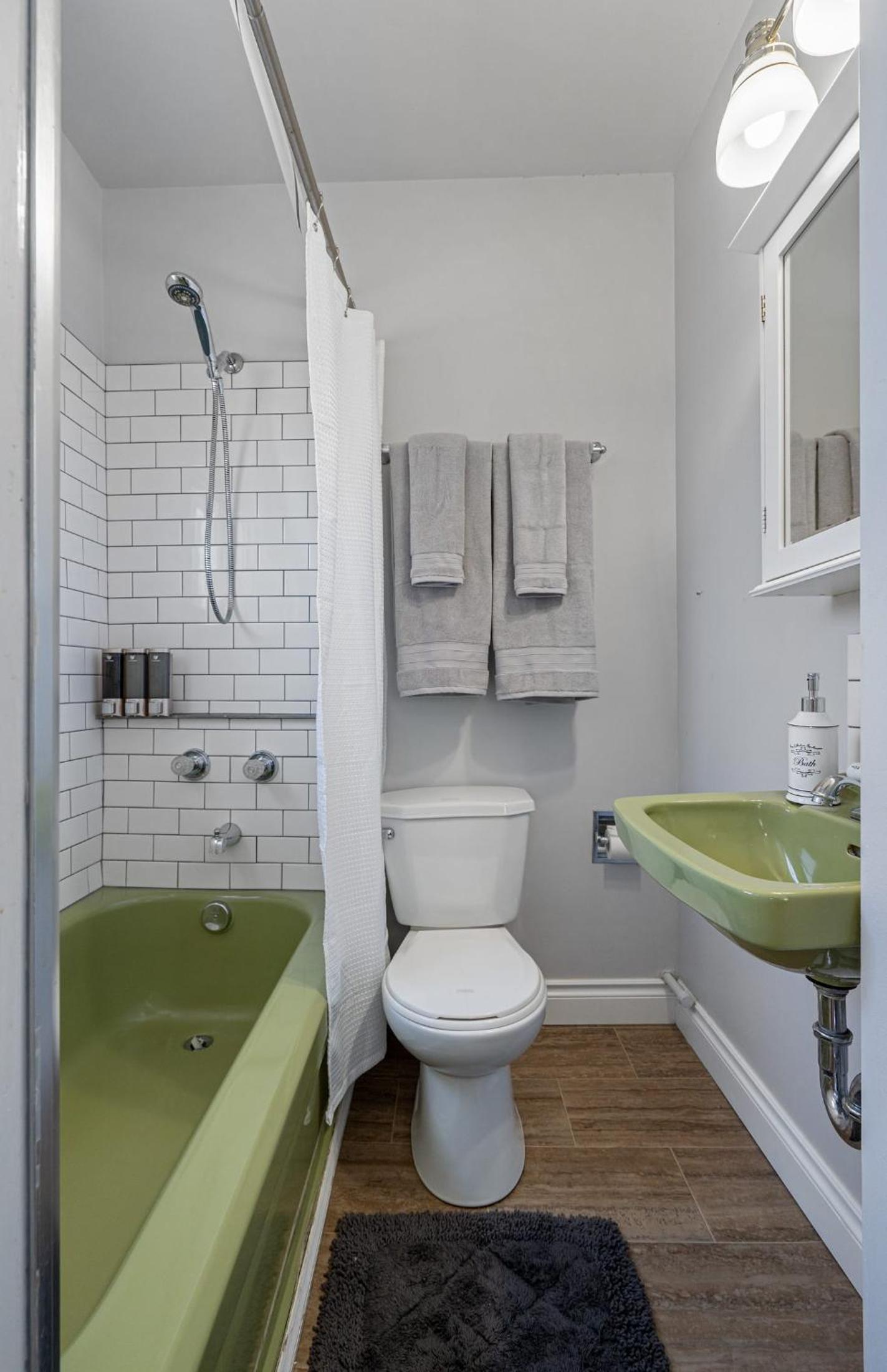 Cranbrook Vacations - Victorian Suite No Service Fees Heritage Home - Property Image 2