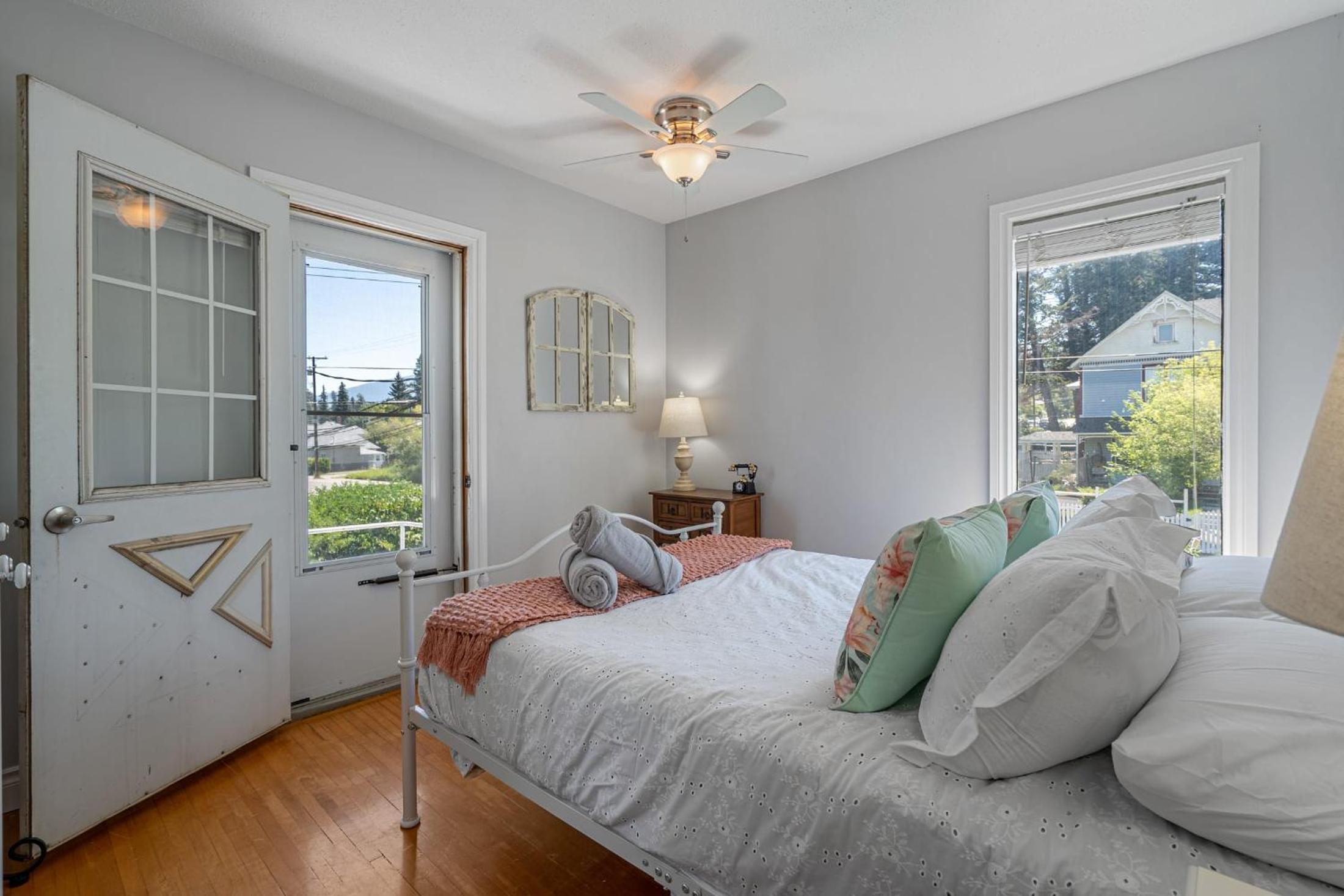 Cranbrook Vacations - Victorian Suite No Service Fees Heritage Home - Property Image 8