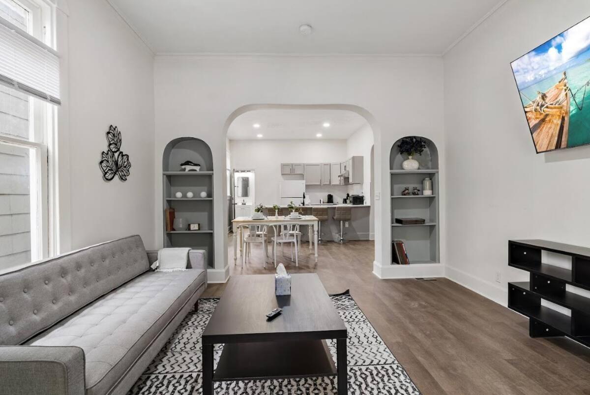 Modern Apt - Downtown Charm - Ideal Location view 3