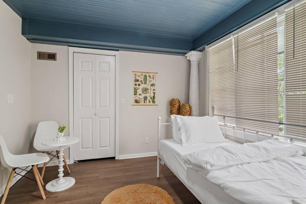 Historic District - 3BR - Newly Renovated Home view 5