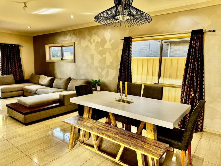 Morden Elegant 4 Bedroom House