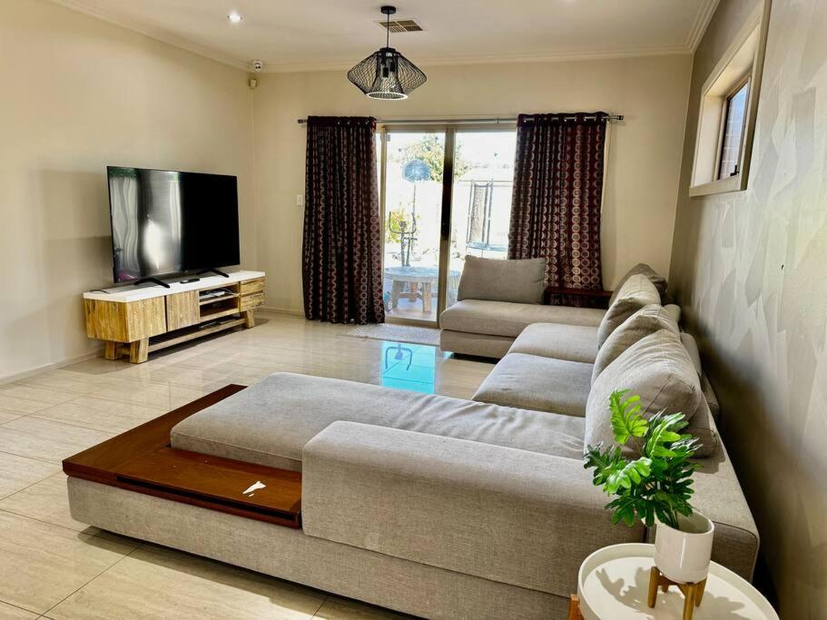 Morden Elegant 4 Bedroom House