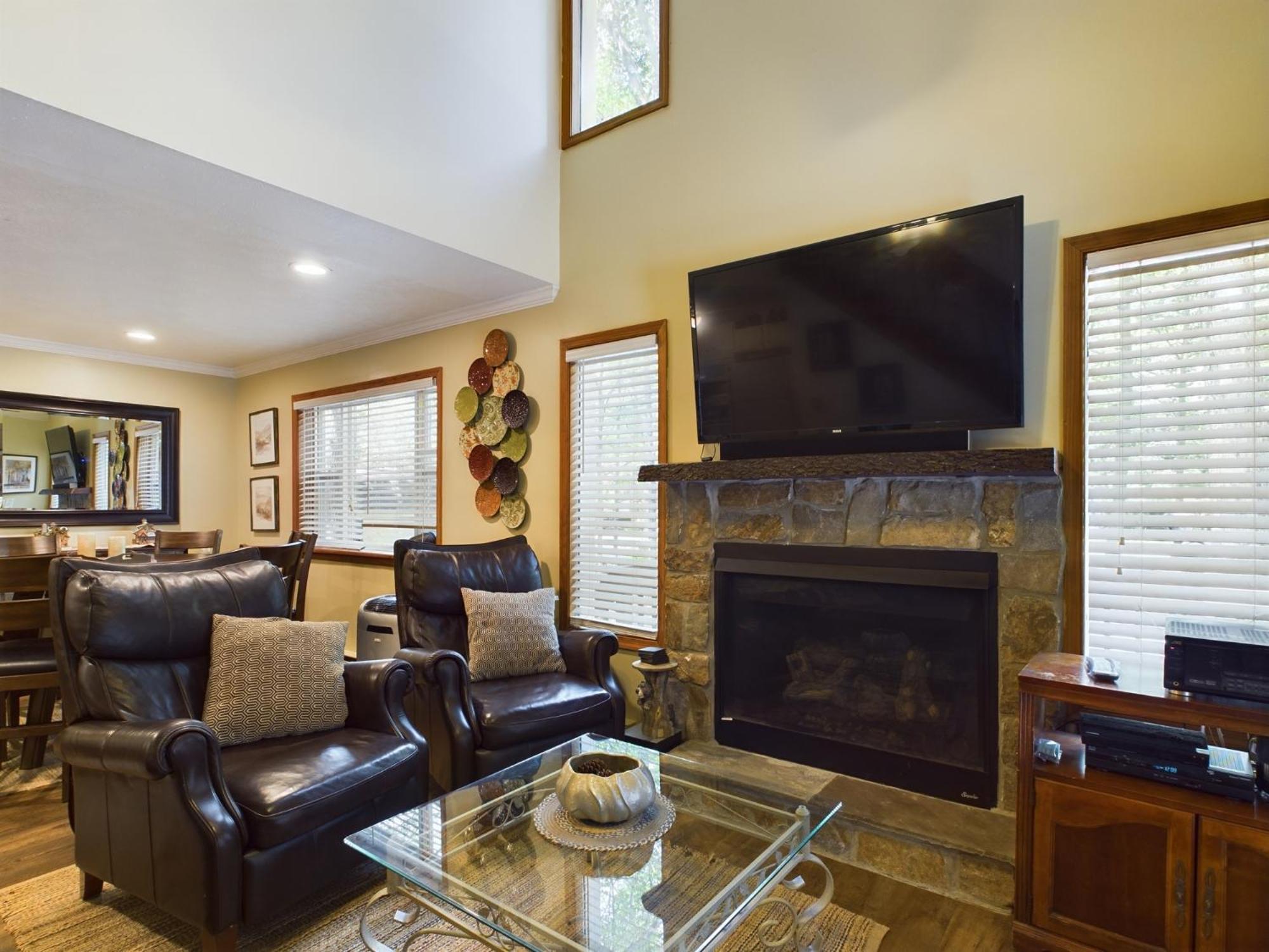 Luxurious Chalet in Arrowhead Lake's Exclusive Community, hammock, firepit, hot tub, pools, lakes, ski view 3