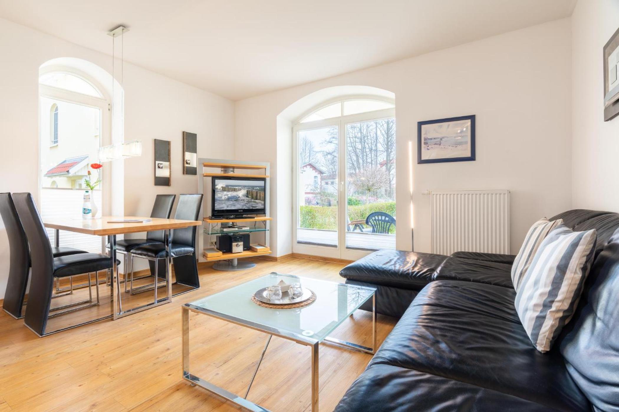 Komfort-Whg. mit 2 Slz., großer Terrasse, Parkplatz