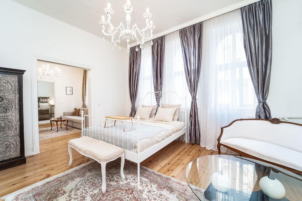 Best Point in the City / 2 Bedrooms