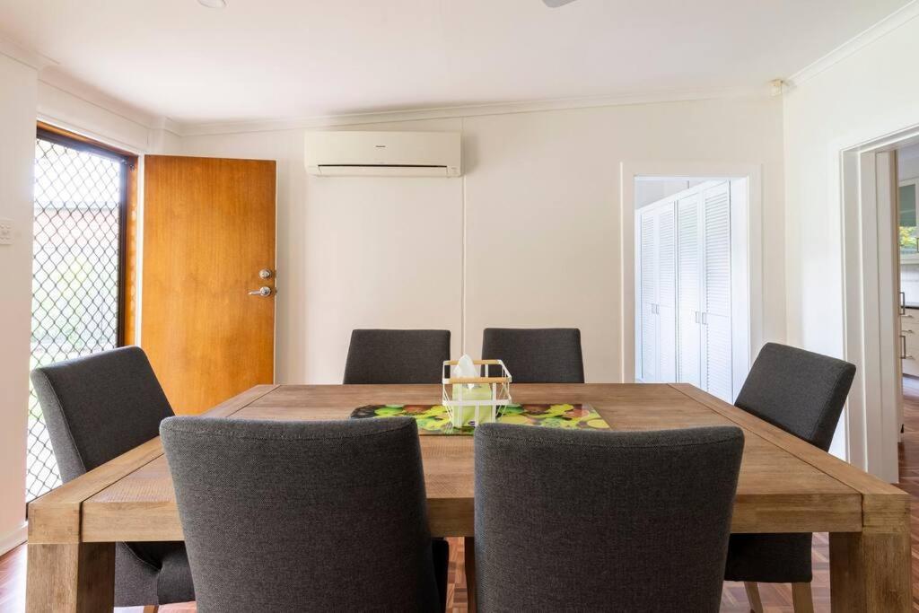 Birkinshaw Villa ( 3 Bedroom with Parkings )
