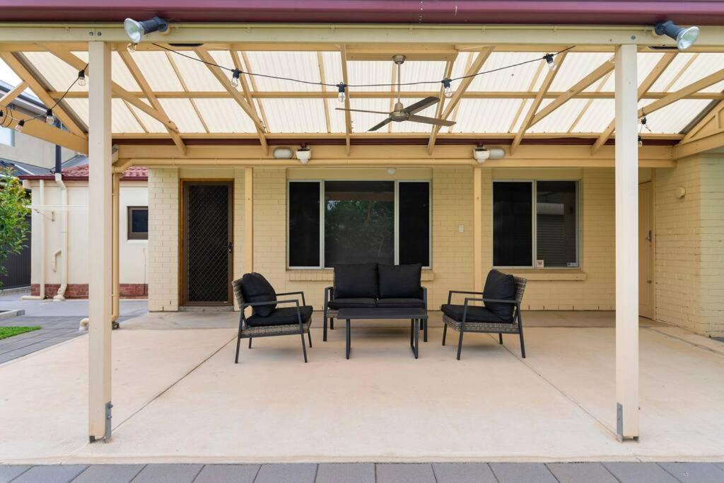 Birkinshaw Villa ( 3 Bedroom with Parkings )