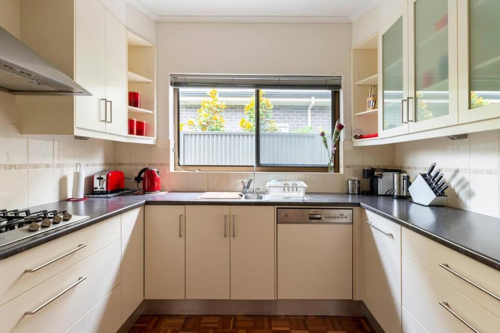 Birkinshaw Villa ( 3 Bedroom with Parkings )