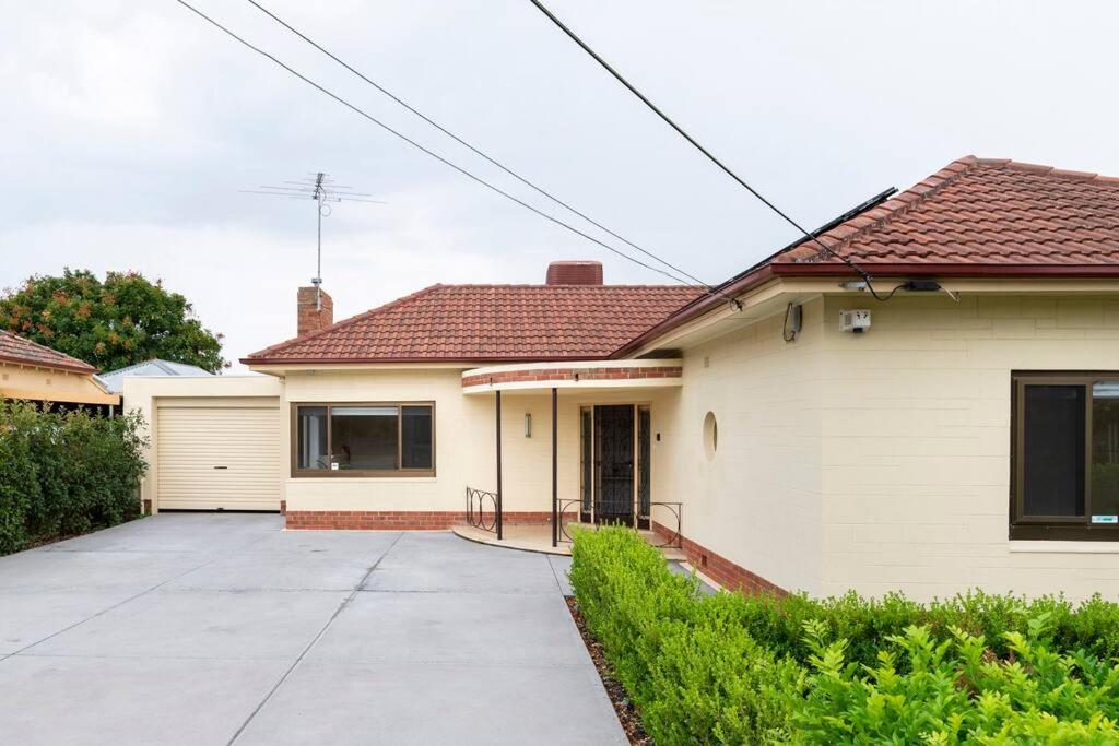 Birkinshaw Villa ( 3 Bedroom with Parkings )