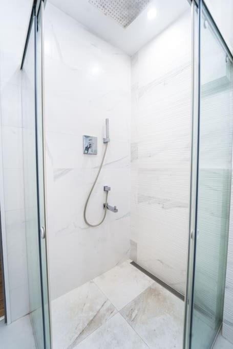 Best Point in the City / 2 Bedrooms