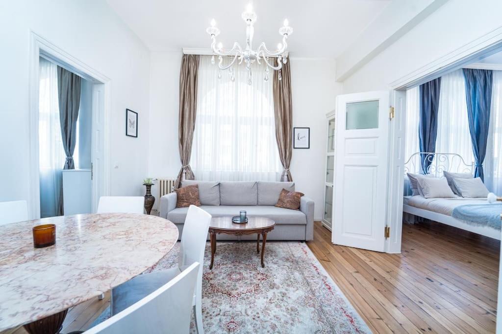 Best Point in the City / 2 Bedrooms