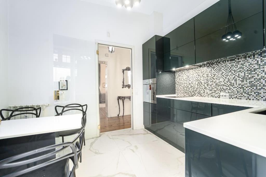 Best Point in the City / 2 Bedrooms