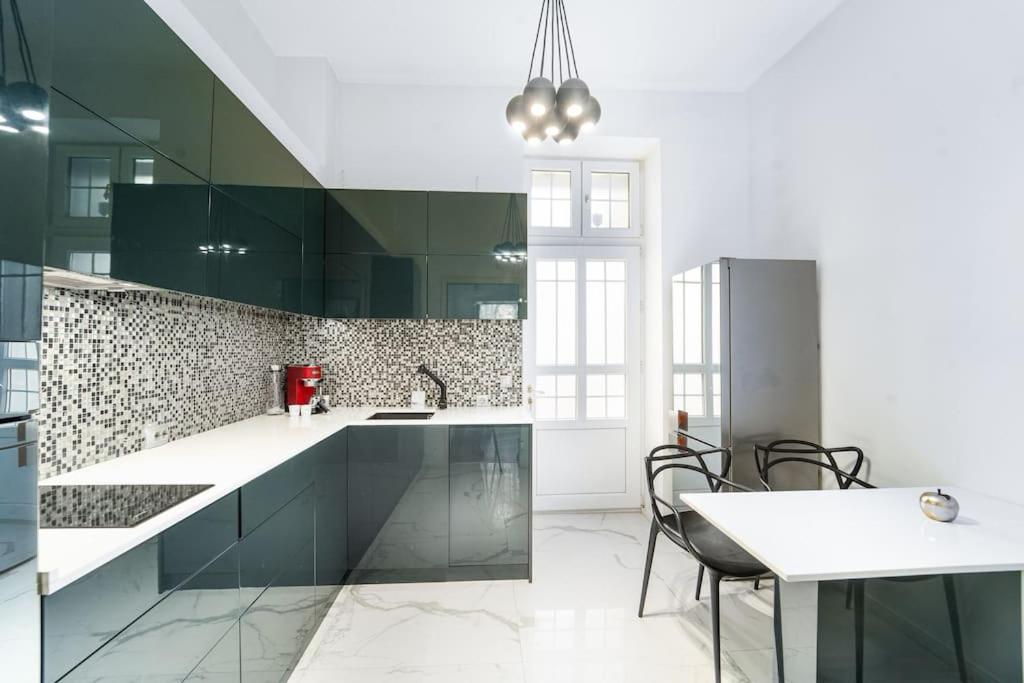 Best Point in the City / 2 Bedrooms