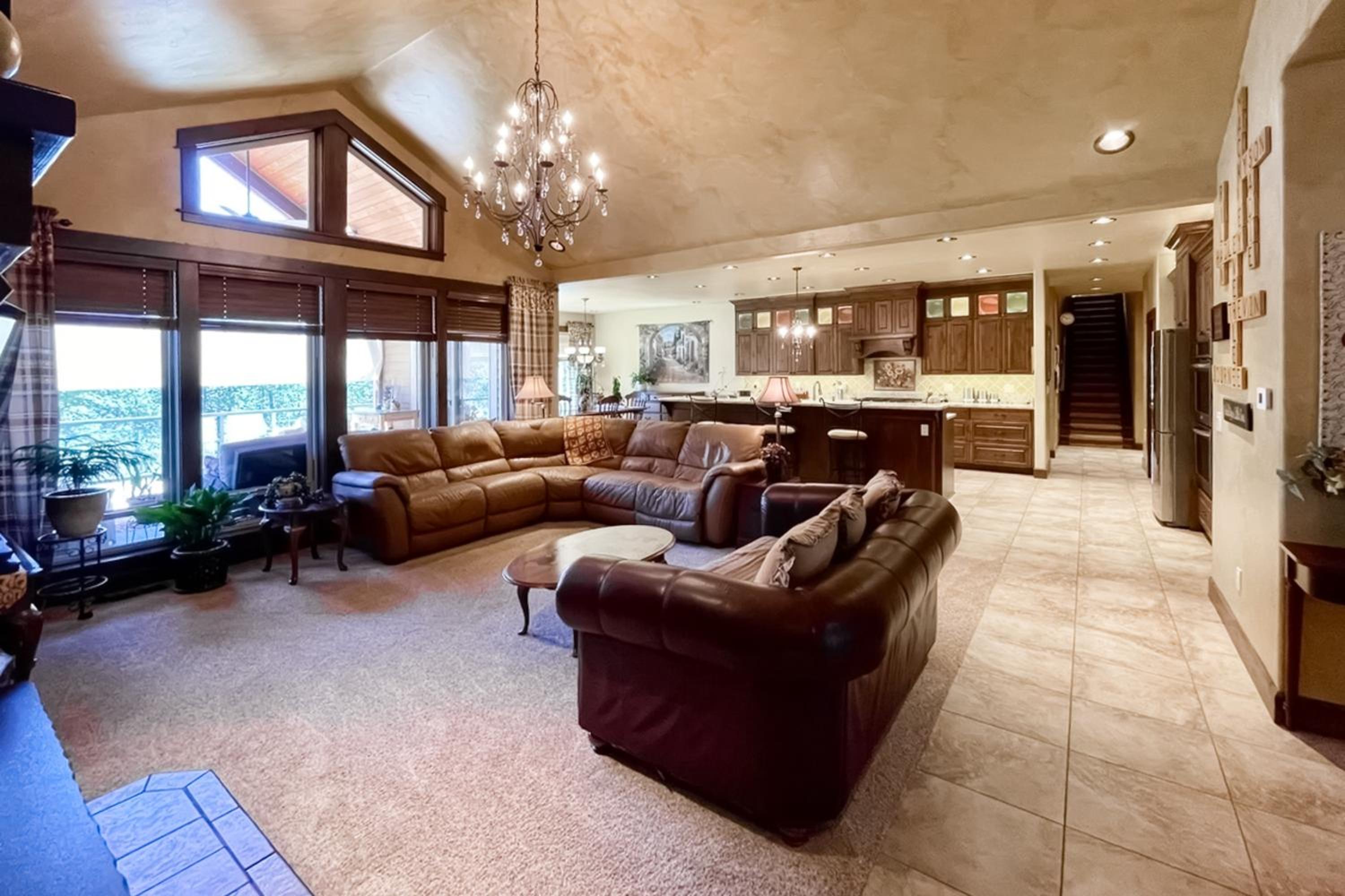 Anglers Oasis! Group-Friendly Deschutes River Gem