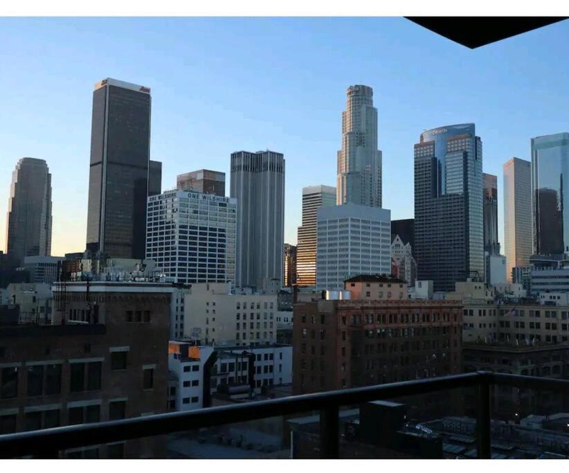 Snazzy 3Bed HighRise with Pool, Spa & Rooftop deck