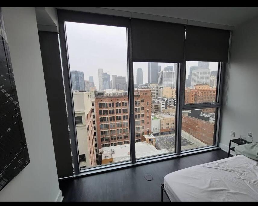 Snazzy 3Bed HighRise with Pool, Spa & Rooftop deck