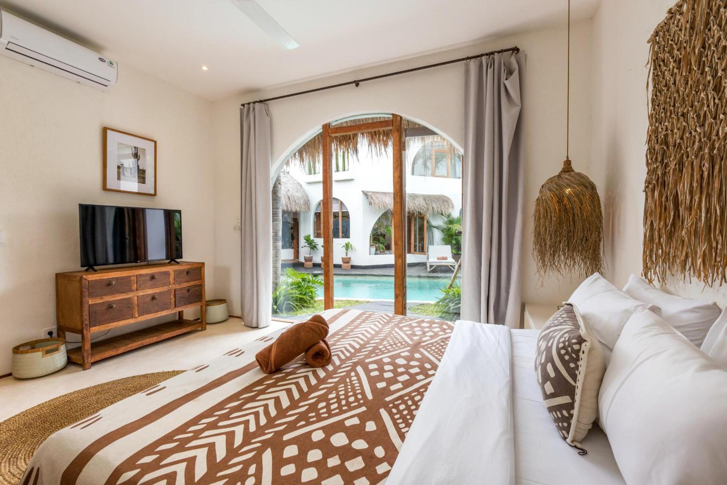 Villa Marbella - Stunning Chic 4BR Villa in Umalas, Private Retreat Next to Canggu