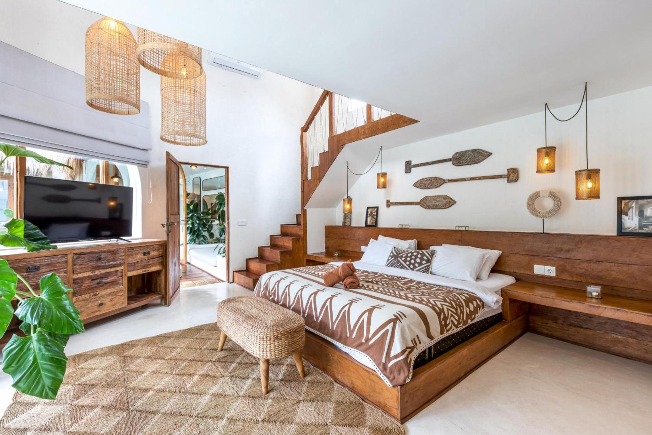 Villa Marbella - Stunning Chic 4BR Villa in Umalas, Private Retreat Next to Canggu