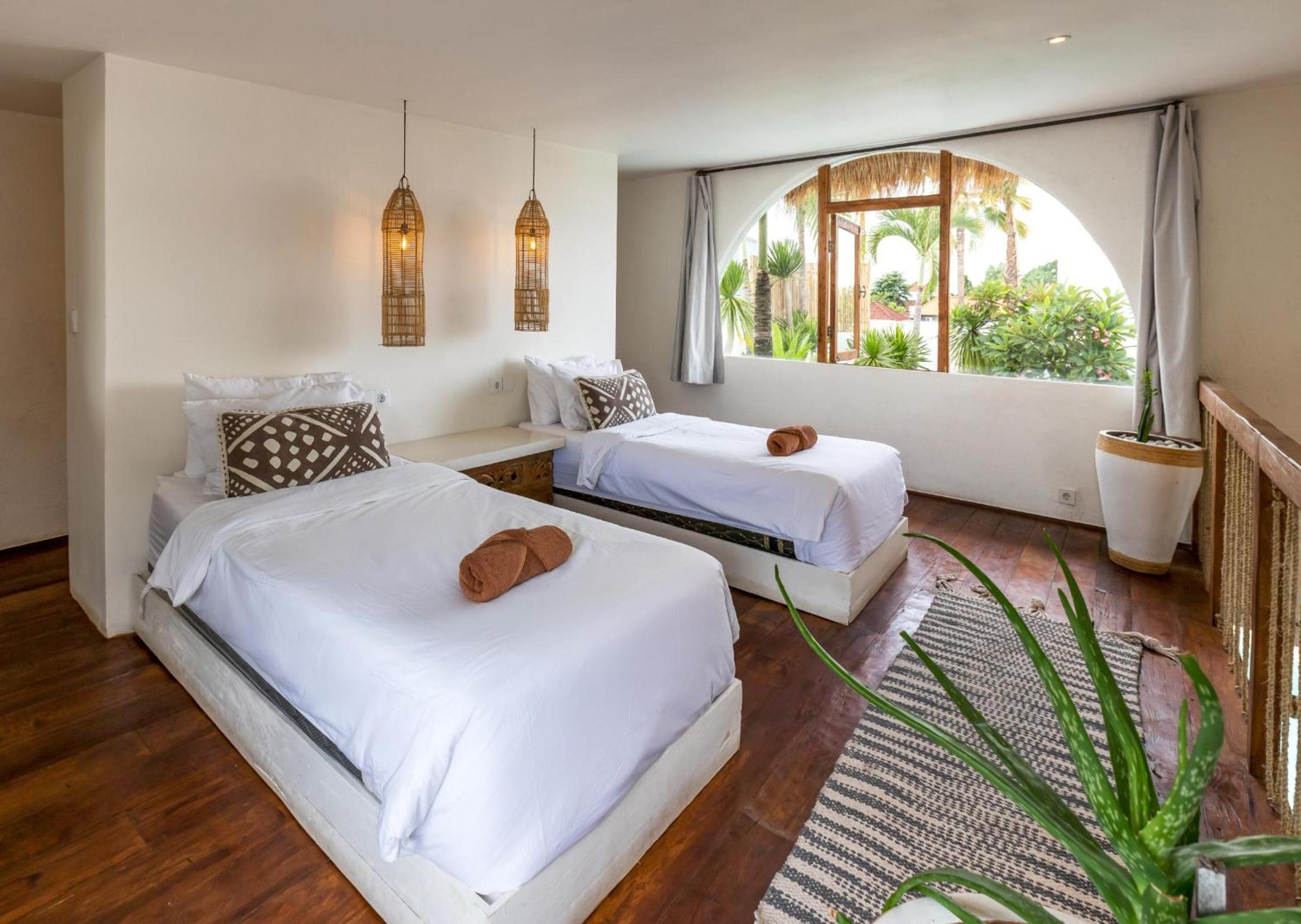 Villa Marbella - Stunning Chic 4BR Villa in Umalas, Private Retreat Next to Canggu