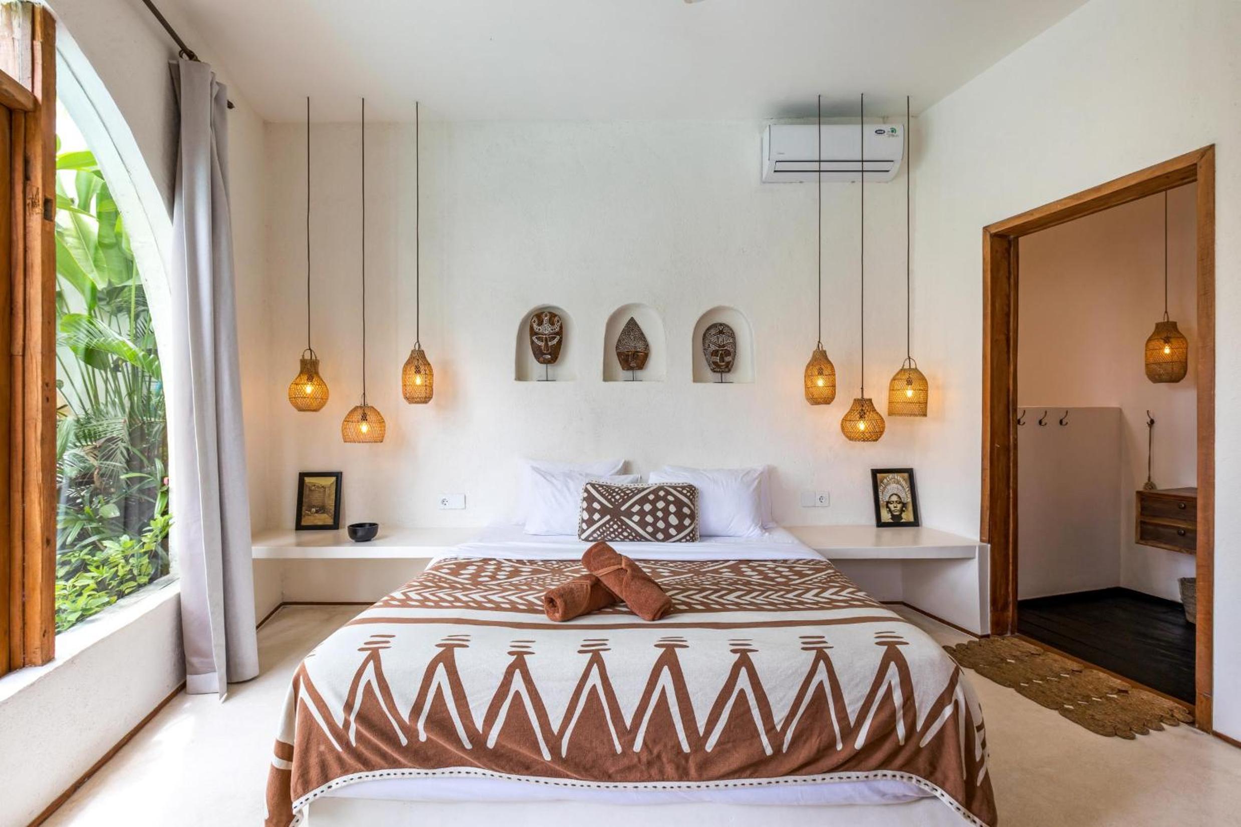 Villa Marbella - Stunning Chic 4BR Villa in Umalas, Private Retreat Next to Canggu