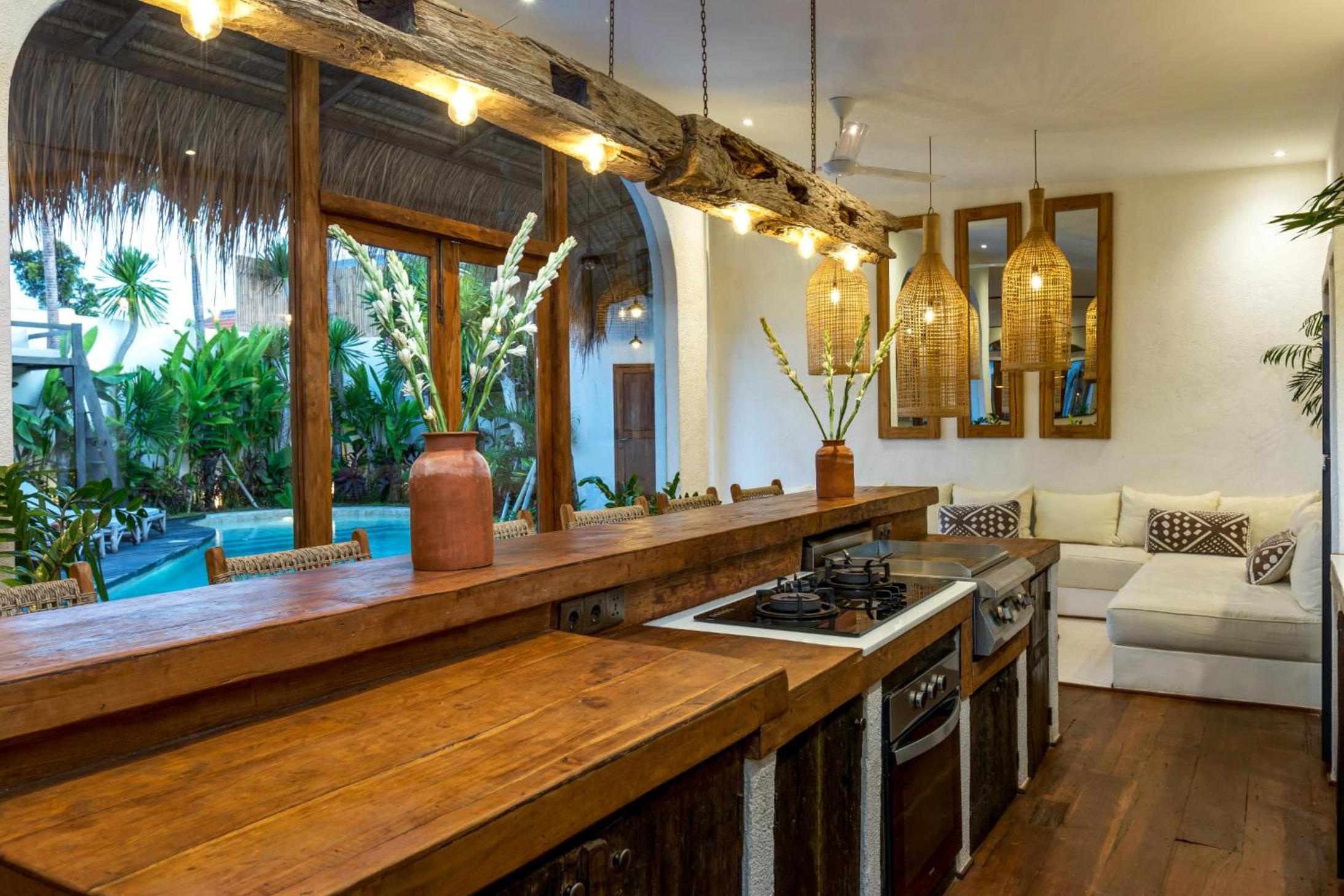 Villa Marbella - Stunning Chic 4BR Villa in Umalas, Private Retreat Next to Canggu